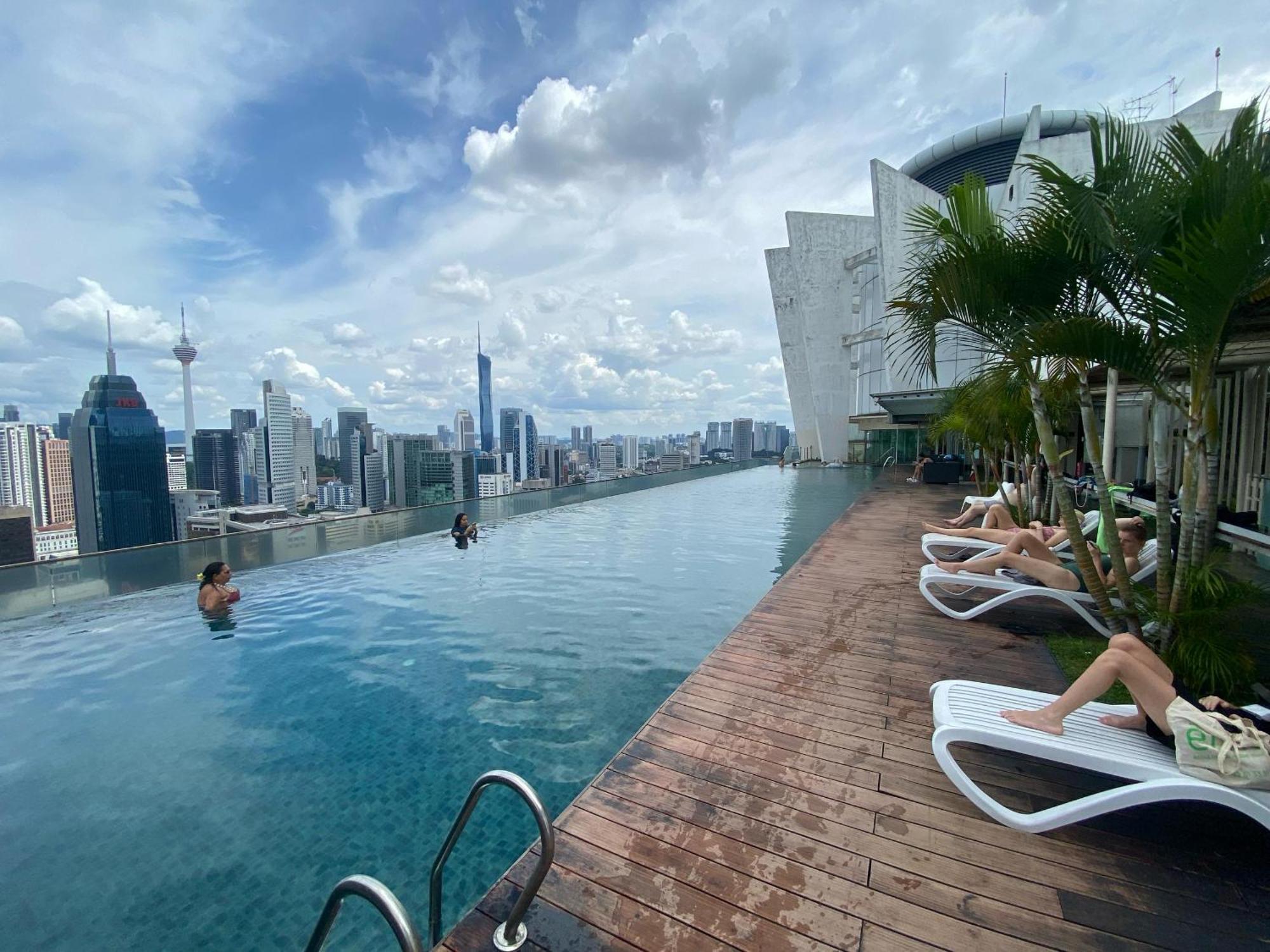 Hostel Elevated Horizons & Infinity Skypool
