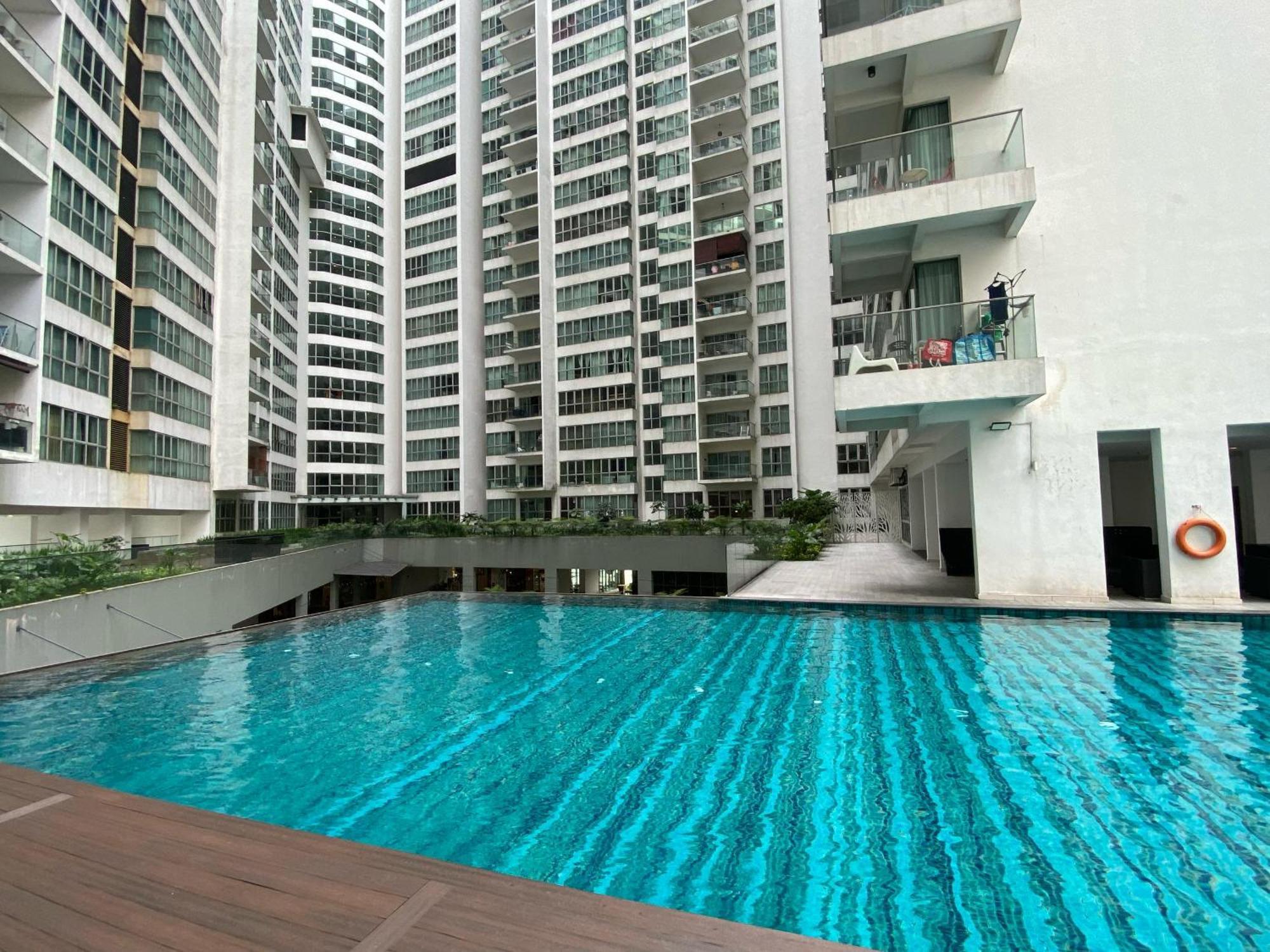 Elevated Horizons & Infinity Skypool Hostel *